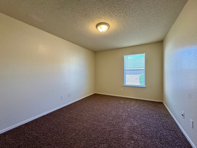 Building Photo - Duplex