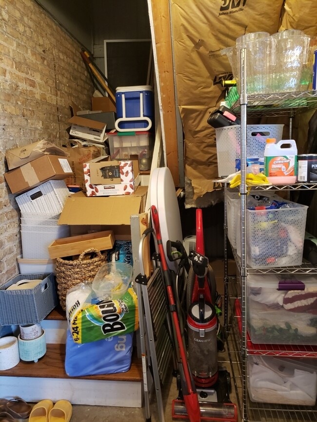 Building Photo - 1530 W Diversey Pkwy