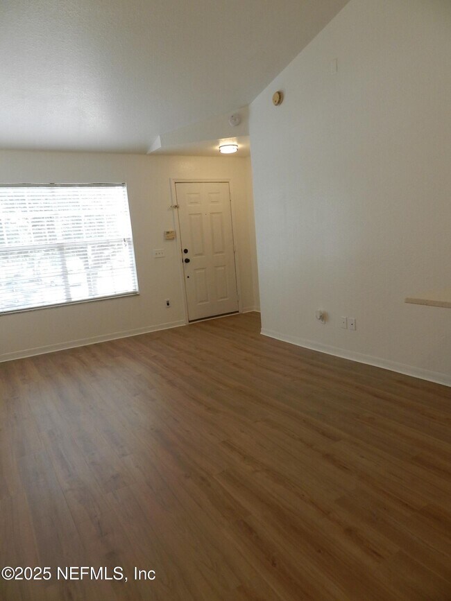 Building Photo - 13703 Richmond Park Dr N