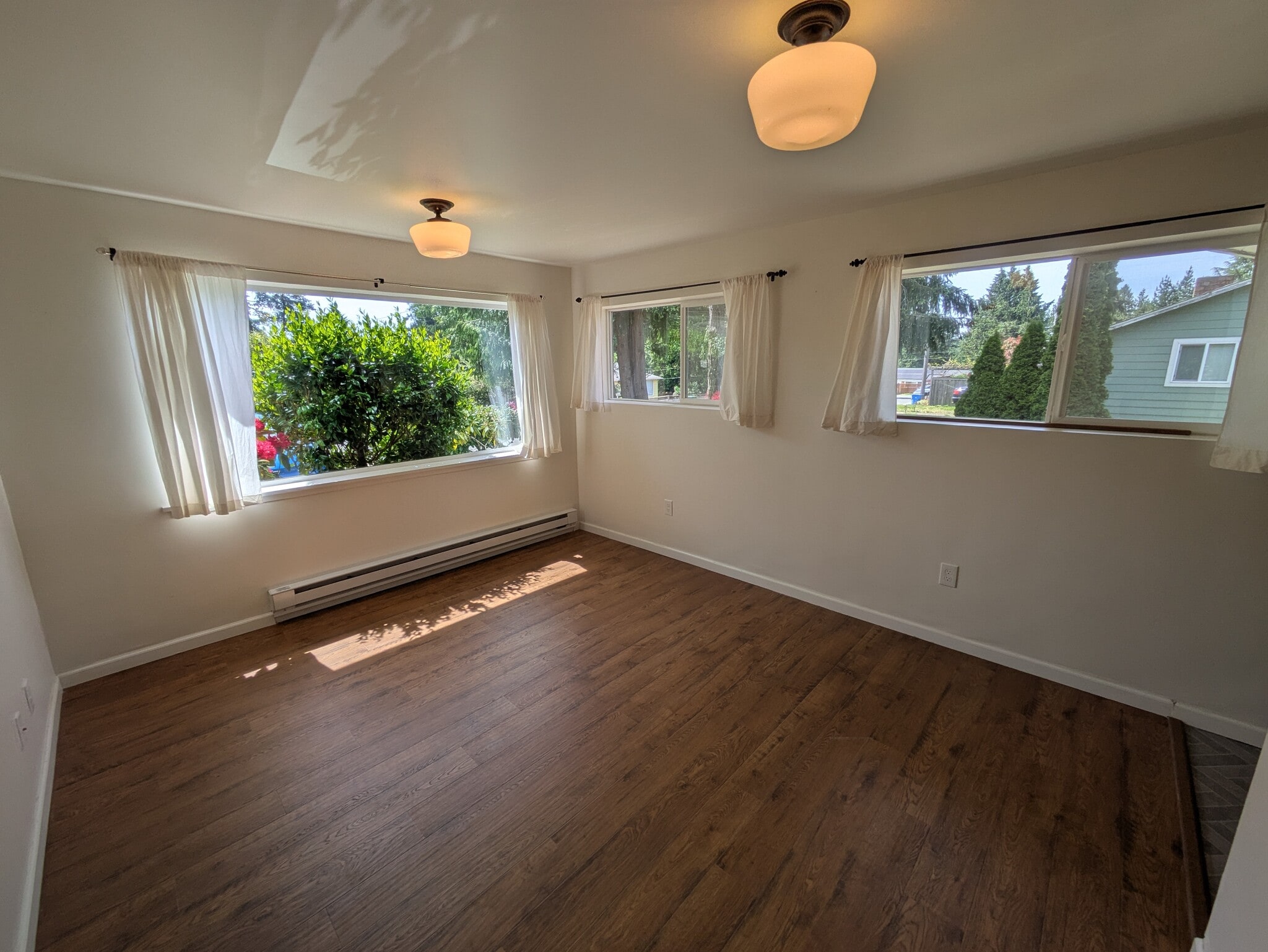 Bonus room/Office - 324 NE 157th St