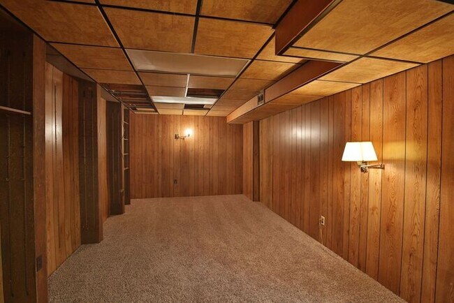 Building Photo - 3 Bedroom, 2.5 Bath Townhome