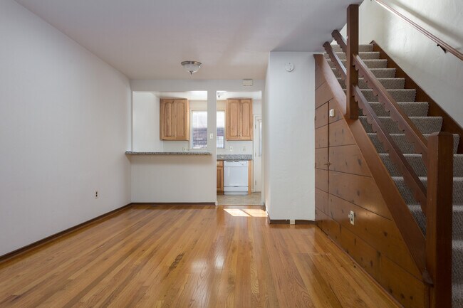 Building Photo - 6605-6605 Moeser Ln