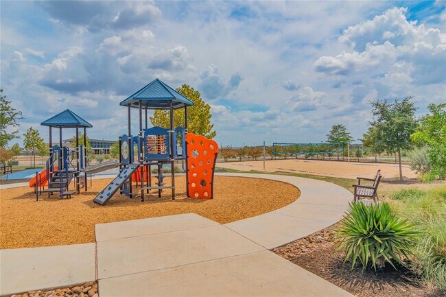 Building Photo - 204 Rollingwood Dr