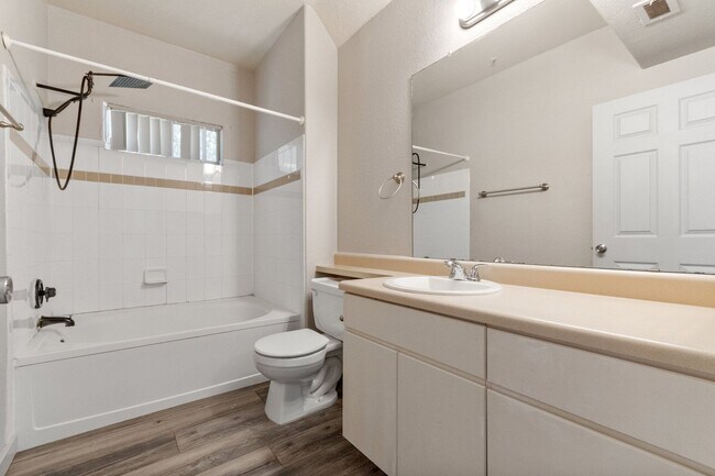 Building Photo - Cozy 3 Bed Littleton Condo
