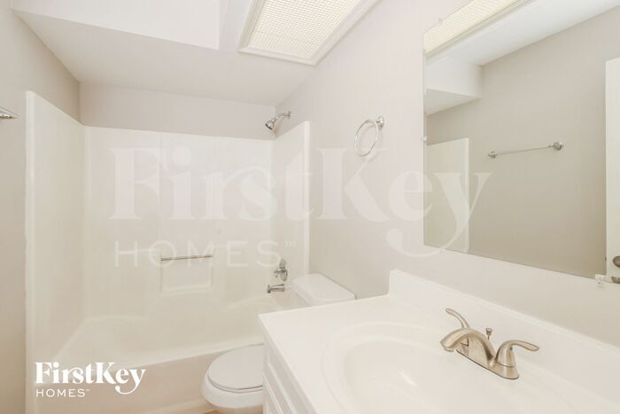 Building Photo - 601 Londonderry Cir SE