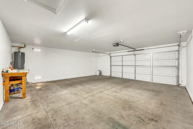 Building Photo - 3124 E Roveen Ave
