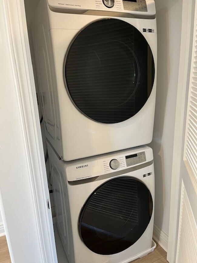 Building Photo - 2 Bedroom 2 Full Bath Condo with Stunning Views and Energy Savings