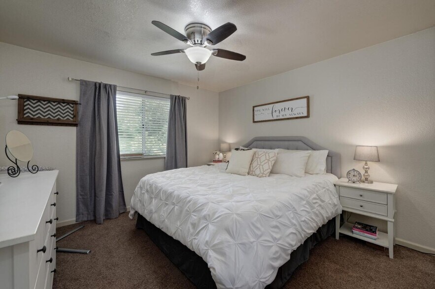 Building Photo - 1324 Chateau Cmn