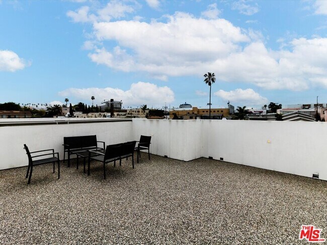 Building Photo - 4830 Pickford St