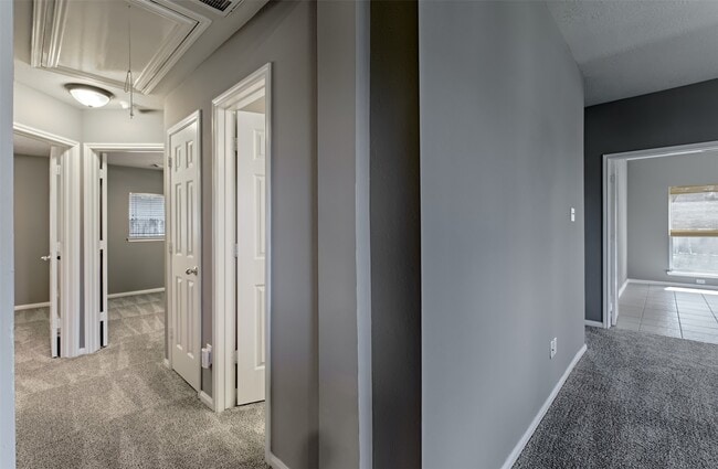 Building Photo - 4018 Old Pine Grove Dr