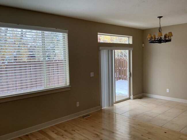 Building Photo - 3 Bedroom Home in Blackhawk Station