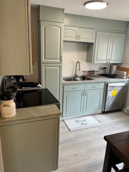 Building Photo - 5212 NE 62nd Ave