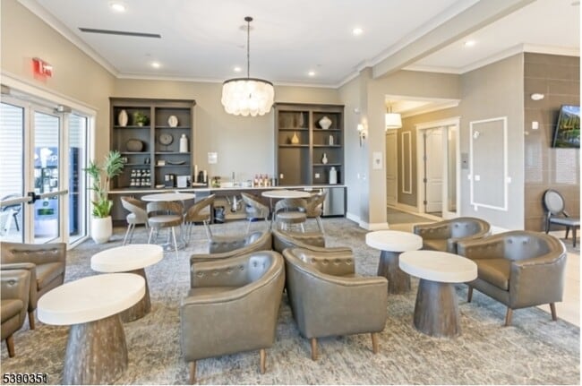 Building Photo - 2 Vanderbilt Blvd