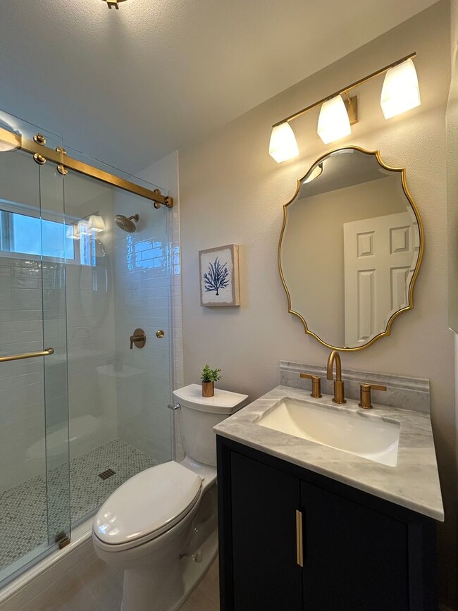 Building Photo - Fully Furnished Coastal Condo