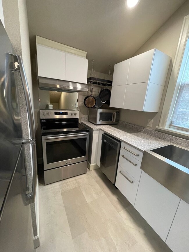 Building Photo - Beautiful, Brand New 1 Bedroom, 1 Bath ADU Home