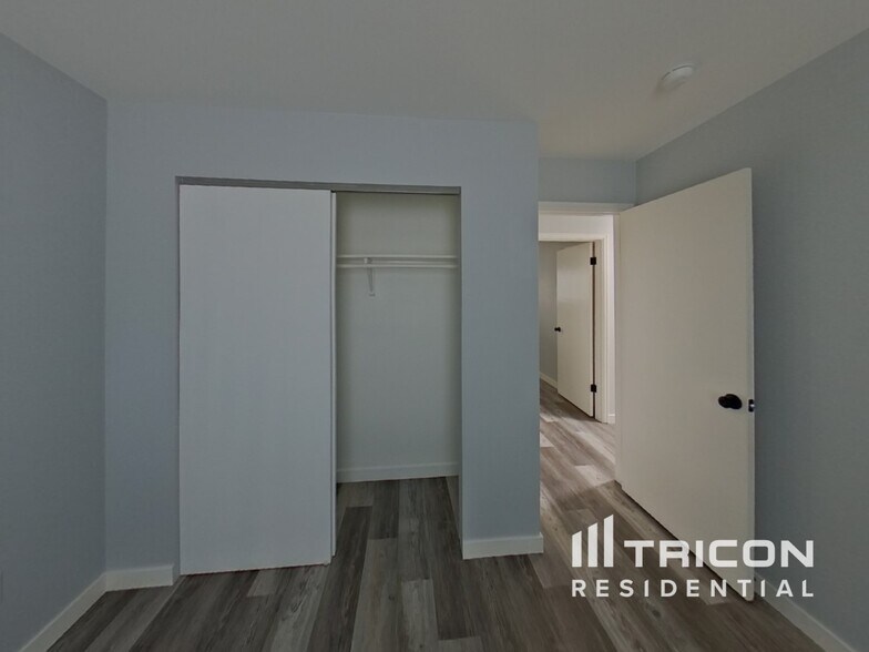Building Photo - 2200 S Mobile Way