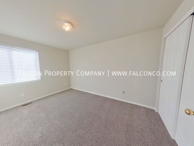 Building Photo - 6239 Hartman Dr