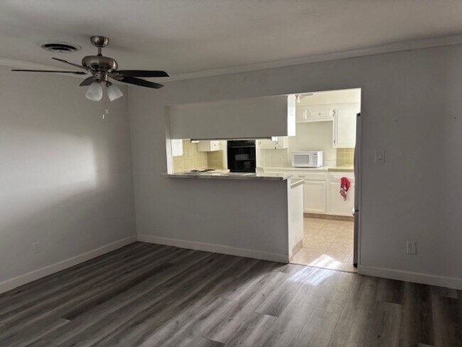 Building Photo - Very Clean Condo in Kern City!  2 Bedrooms...