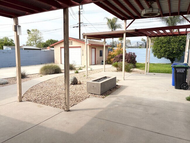 Building Photo - Beautifully Maintained 4-Bedroom Home with Private Backyard