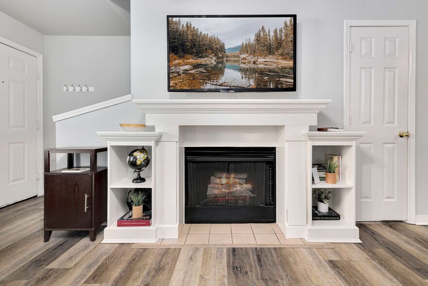 Building Photo - 1222 N Iron Horse Dr