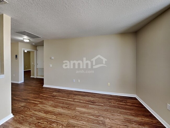 Building Photo - 1612 Redfin Dr