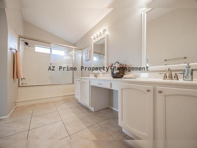 Building Photo - 25 S Ocean Dr