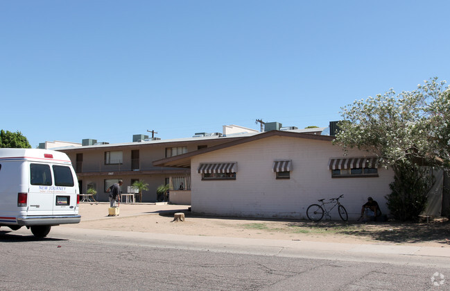 Building Photo - Remodeled one level apartments