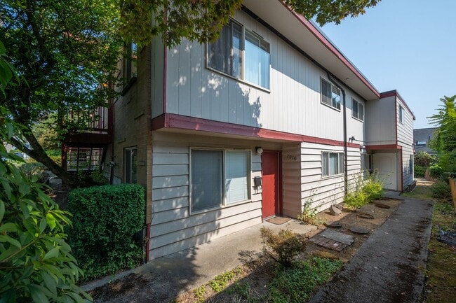 Building Photo - 1Bd / 1Ba near Greenlake and Phinney Ridge...