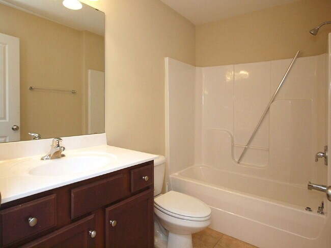 Building Photo - Hamptons on High – 4 Bedroom / 4 Bathroom Student Townhome Near FSU & TSC!