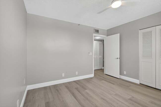 Building Photo - 14527 Bonaire Blvd