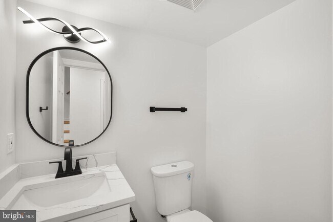 Building Photo - 2339 N Powhatan St