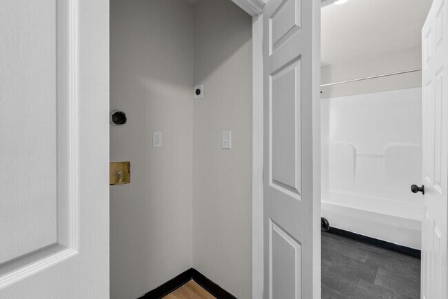 Building Photo - 2022 E Baltimore St