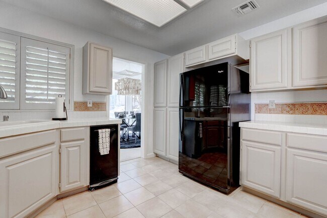 Building Photo - 3238 Brookfield Dr