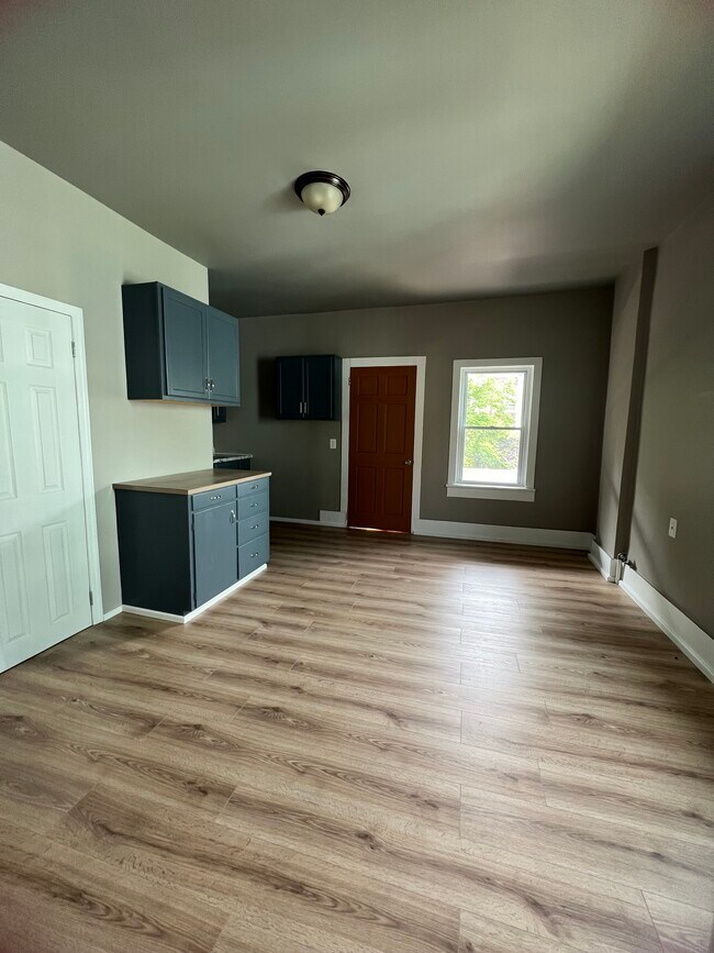 Building Photo - 41 Elk St