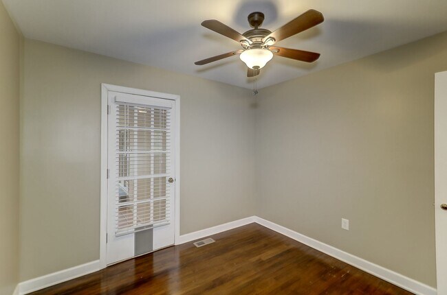 Building Photo - Renovated Brick Ranch!