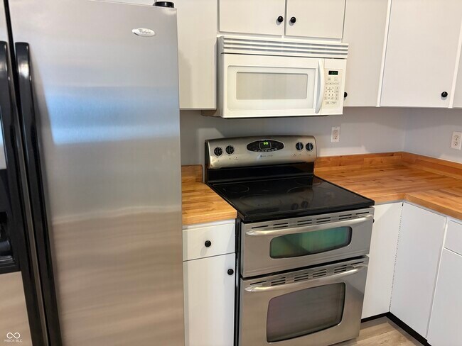 Building Photo - 4047 Byram Ave