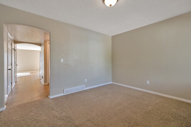 Building Photo - 1691 N 25 E