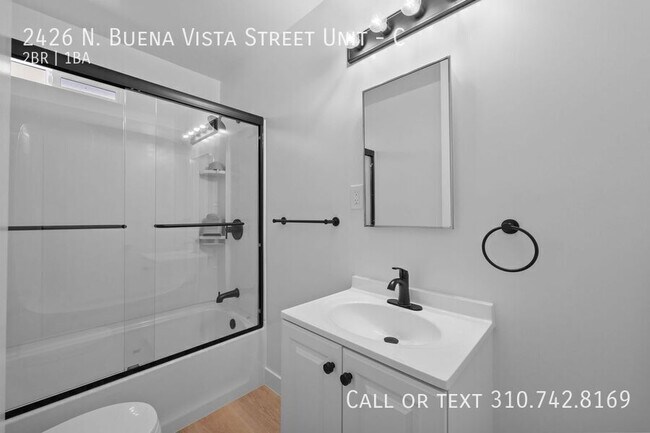 Building Photo - 2426 N Buena Vista St