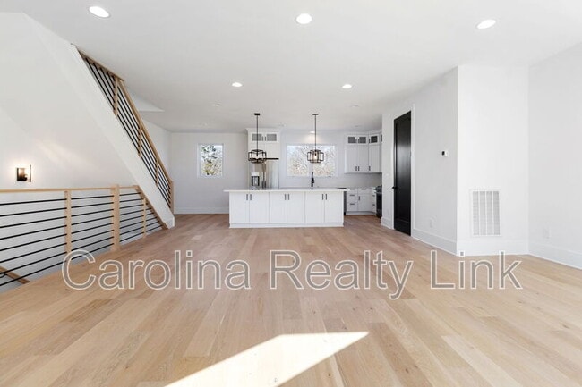 Building Photo - 3523 Avalon Ave