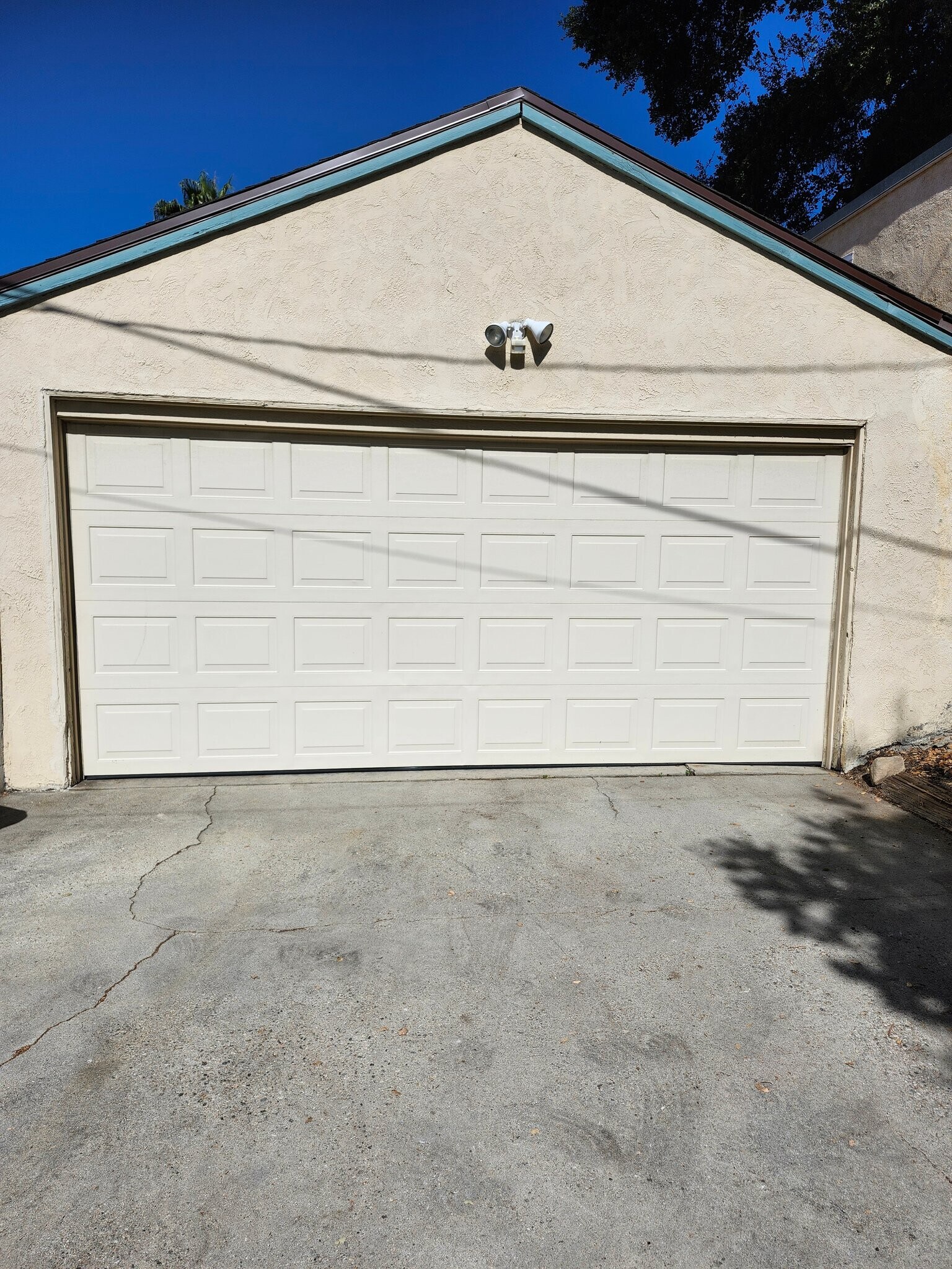 Building Photo - 2637 Altura Ave