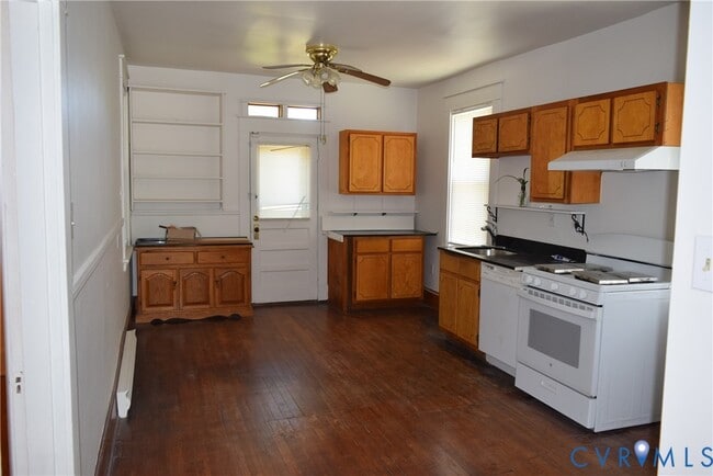 Building Photo - 301 W 30th St