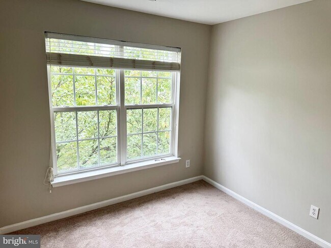 Building Photo - 124 Hudson Dr