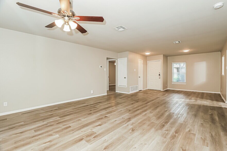 Building Photo - 10614 Cherry Laurel