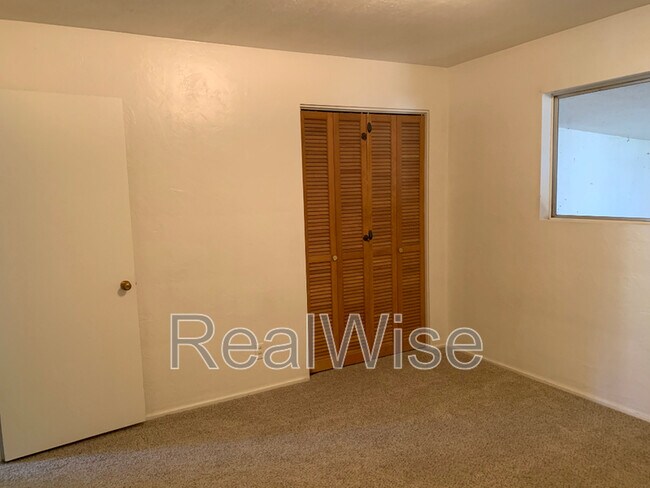 Building Photo - 860 Glendale Ave