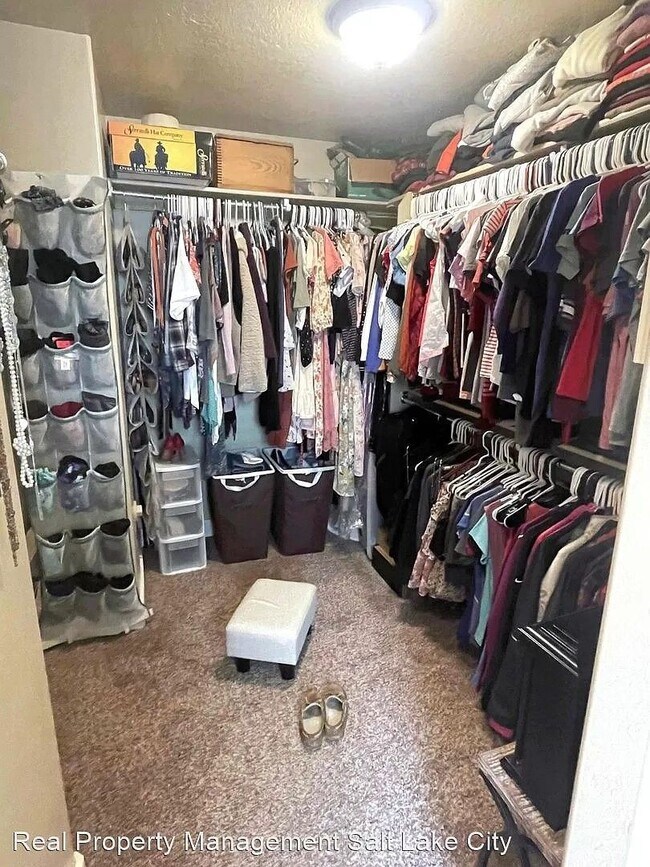 Building Photo - BEAUIFUL HOME!!!