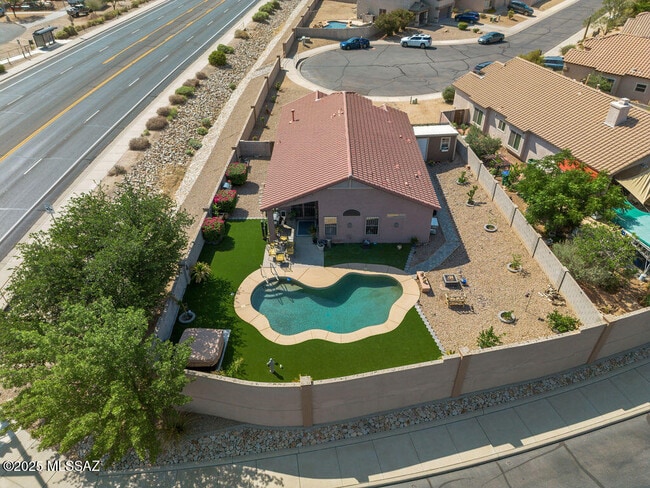Building Photo - 7659 N Hemingway Pl