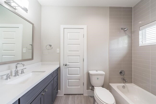 Building Photo - 2149 Hoskins Dr