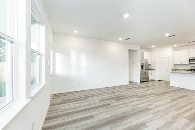 Building Photo - 1818 Whispering River Dr