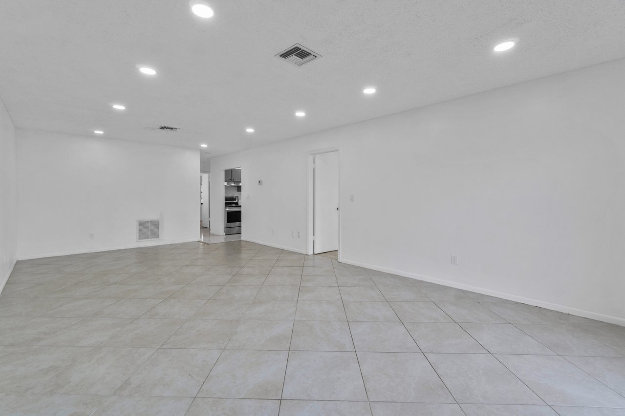 Building Photo - 1620 Granfern Ave