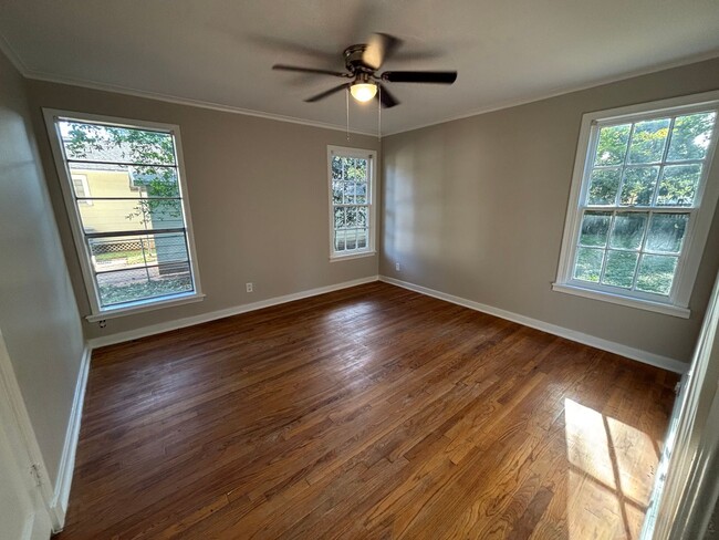 Building Photo - Charming Broadmoor Home